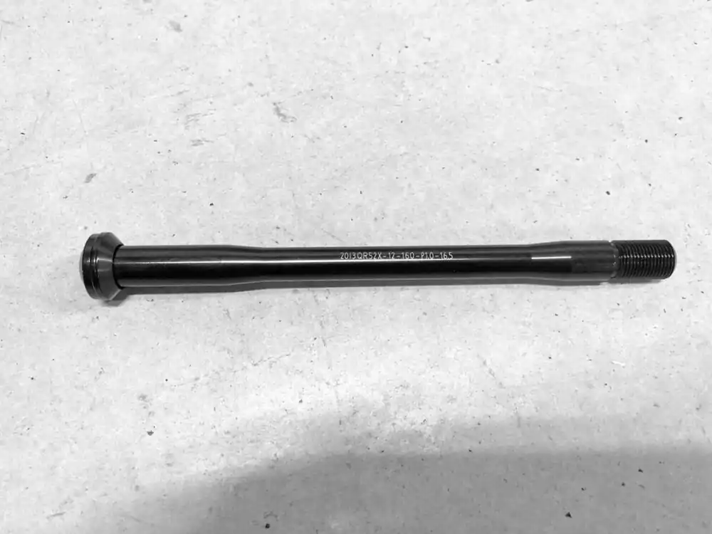 Pevná osa ADJUSTABLE LEVER SYNTACE 142x12 160mm (K83051) Odeslání Ihned
