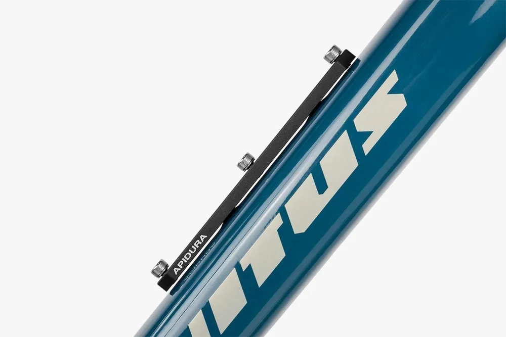 Adaptér Apidura pro košíky na bidony Must-Have
