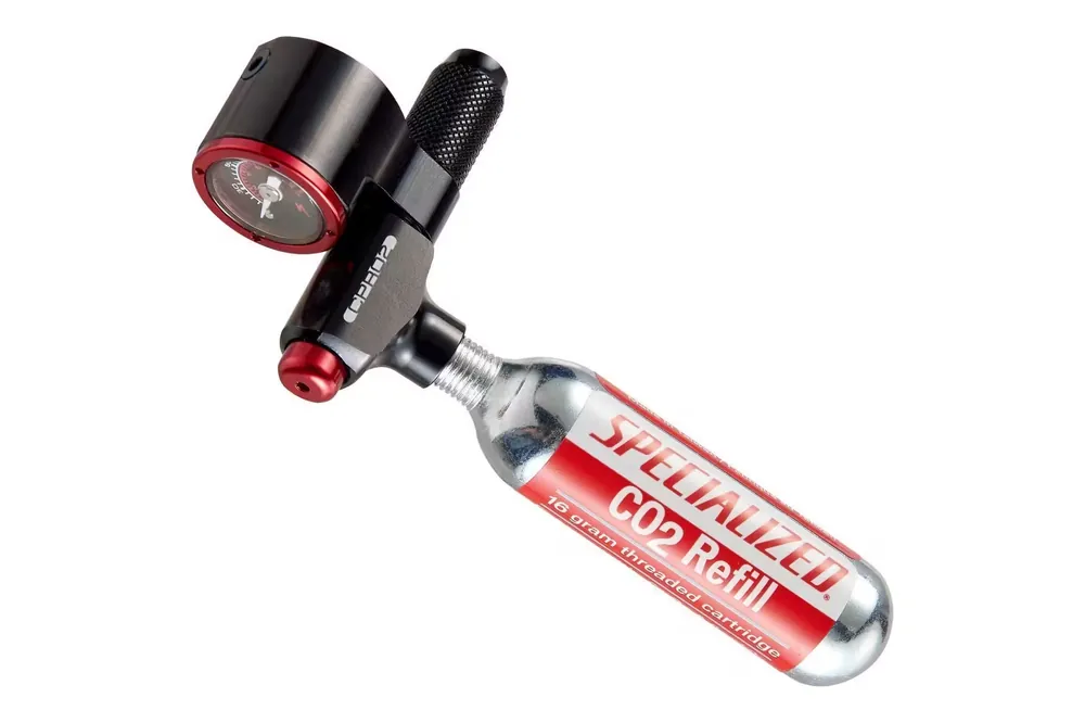 Akce PumpičkaSpecialized AirTool CPRO2 Gaude Trigger + bombička 16g black